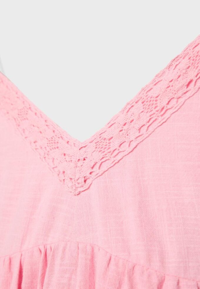 Vestido curto com detalhes em renda Vestido curto com detalhes em renda