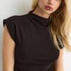 Vestido curto de calções com detalhe franzido Vestido curto de calções com detalhe franzido