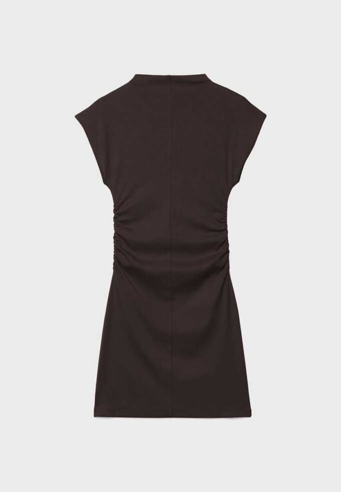 Vestido curto de calções com detalhe franzido Vestido curto de calções com detalhe franzido