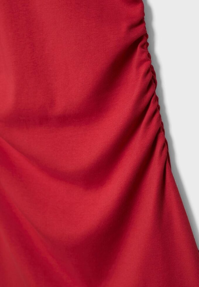 Vestido curto de calções com detalhe franzido Vestido curto de calções com detalhe franzido