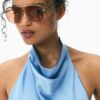 Vestido curto de cetim com decote halter