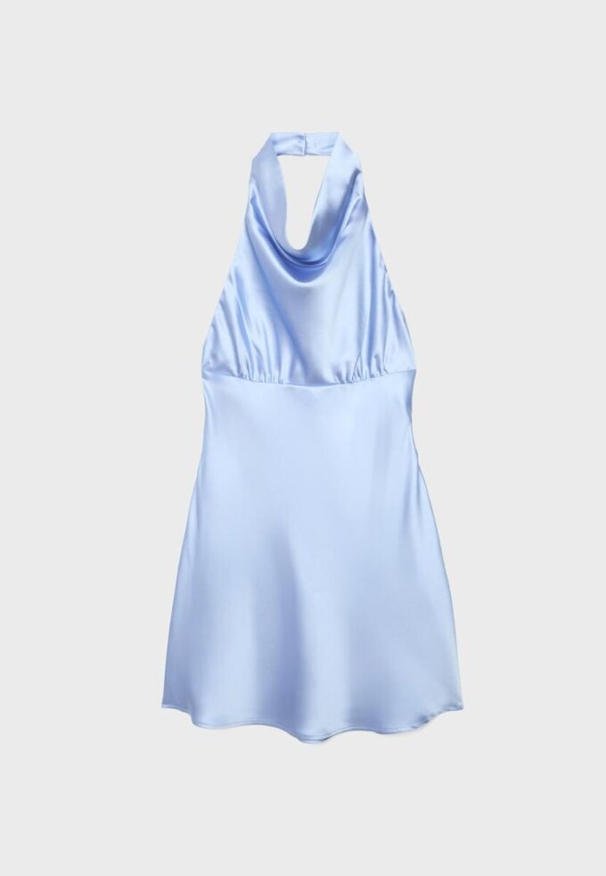 Vestido curto de cetim com decote halter