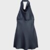 Vestido curto de cetim com decote halter Vestido curto de cetim com decote halter