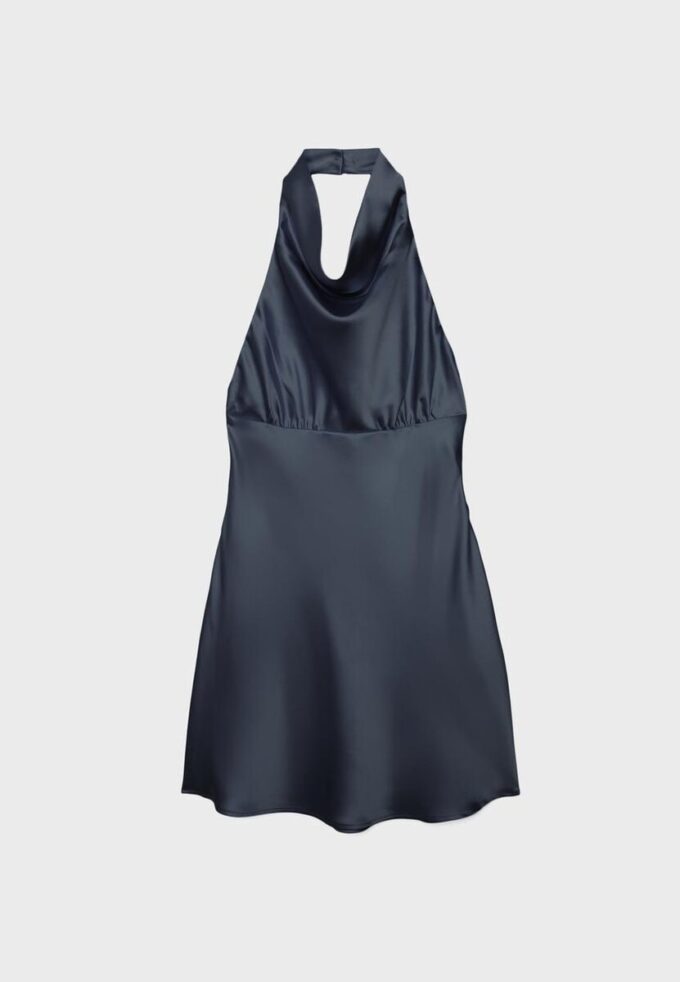 Vestido curto de cetim com decote halter Vestido curto de cetim com decote halter