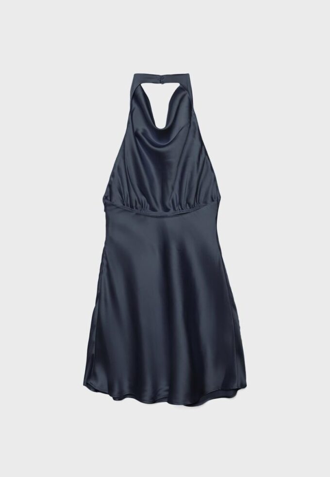 Vestido curto de cetim com decote halter Vestido curto de cetim com decote halter