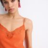 Vestido curto de renda rústica