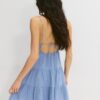 Vestido curto esvoaçante com detalhe de laço nas costas Vestido curto esvoaçante com detalhe de laço nas costas