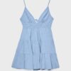 Vestido curto esvoaçante com detalhe de laço nas costas Vestido curto esvoaçante com detalhe de laço nas costas