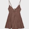 Vestido curto esvoaçante com detalhe de laço nas costas Vestido curto esvoaçante com detalhe de laço nas costas