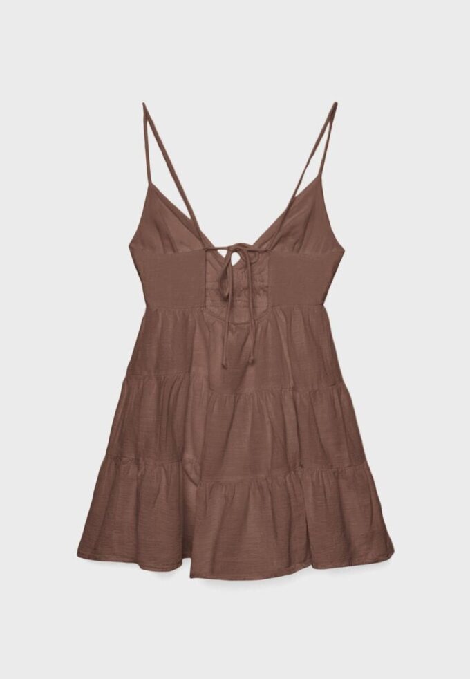 Vestido curto esvoaçante com detalhe de laço nas costas Vestido curto esvoaçante com detalhe de laço nas costas
