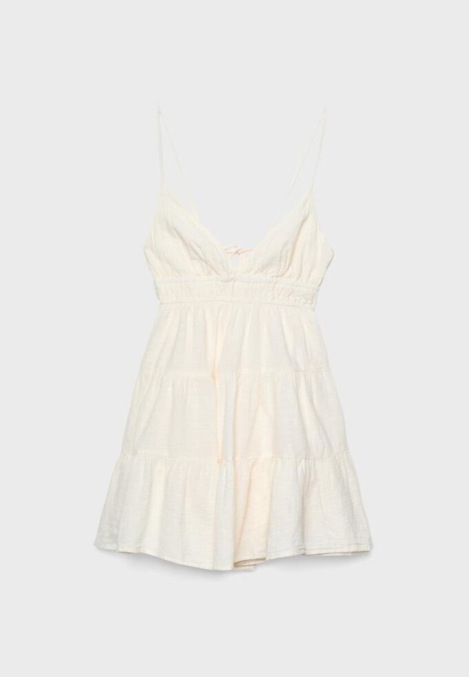 Vestido curto esvoaçante com detalhe de laço nas costas Vestido curto esvoaçante com detalhe de laço nas costas