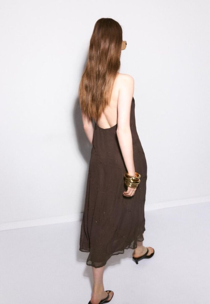 Vestido longo com decote halter bordado Vestido longo com decote halter bordado