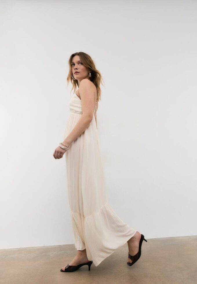 Vestido longo de crepe com alças com bordado Vestido longo de crepe com alças com bordado