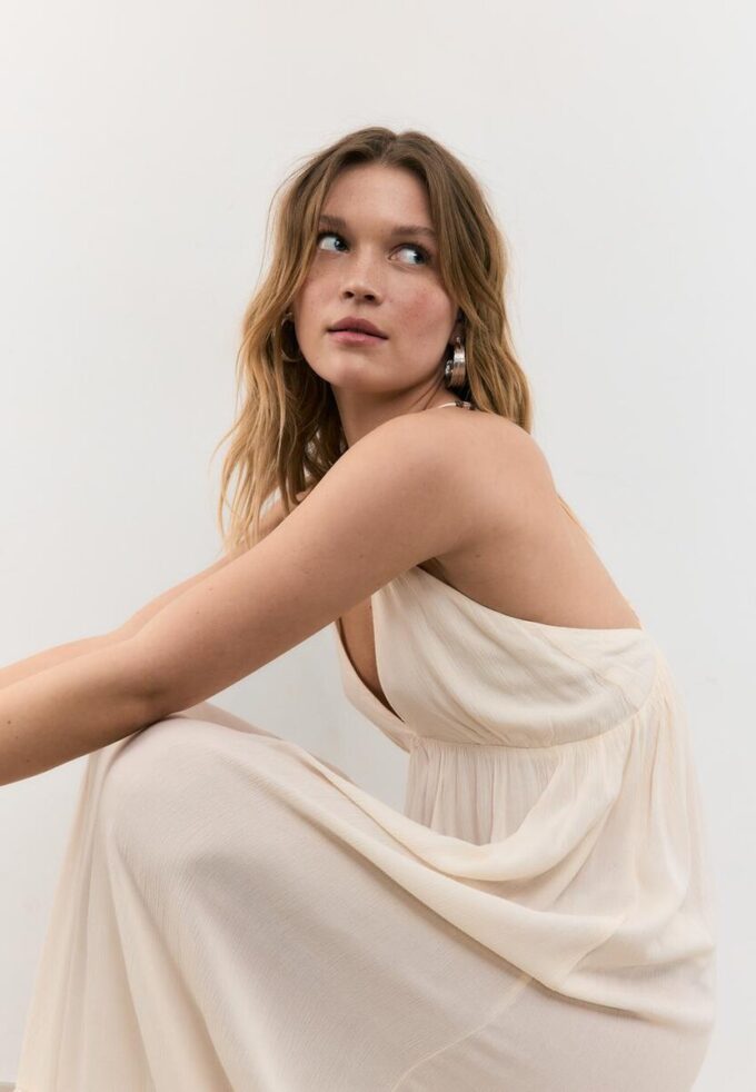 Vestido longo de crepe com alças com bordado Vestido longo de crepe com alças com bordado