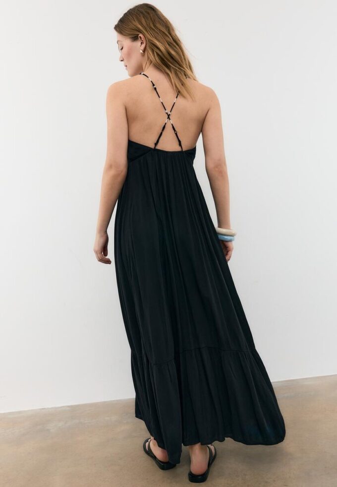 Vestido longo de crepe com alças com bordado Vestido longo de crepe com alças com bordado