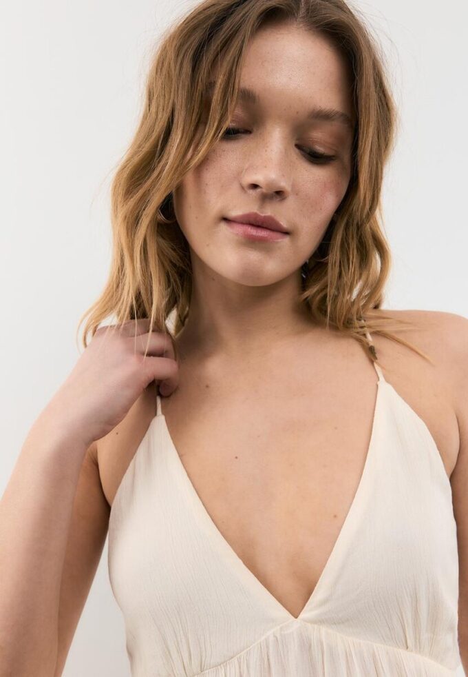 Vestido longo de crepe com alças com bordado Vestido longo de crepe com alças com bordado