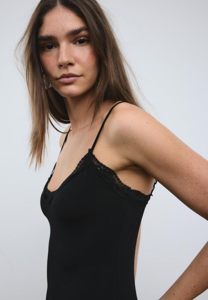 Vestido longo de malha rendada