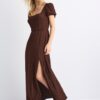 Vestido maxi de corte largo com costas cruzadas Vestido maxi de corte largo com costas cruzadas