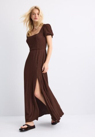 Vestido maxi de corte largo com costas cruzadas