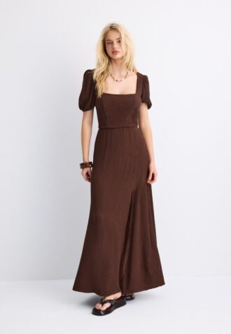 Vestido maxi de corte largo com costas cruzadas