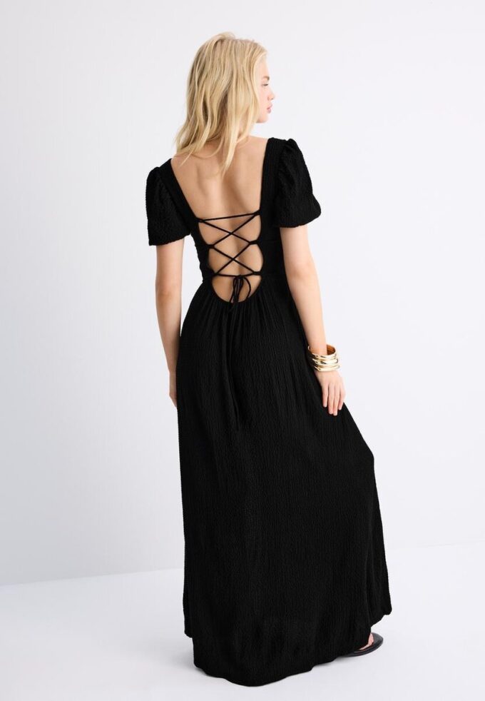 Vestido maxi de corte largo com costas cruzadas Vestido maxi de corte largo com costas cruzadas