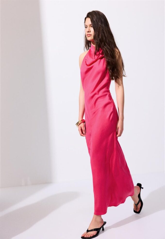 Vestido Midi com Alças Halter e Costas Descubertas Vestido Midi com Alças Halter e Costas Descubertas