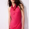 Vestido Midi com Alças Halter e Costas Descubertas Vestido Midi com Alças Halter e Costas Descubertas