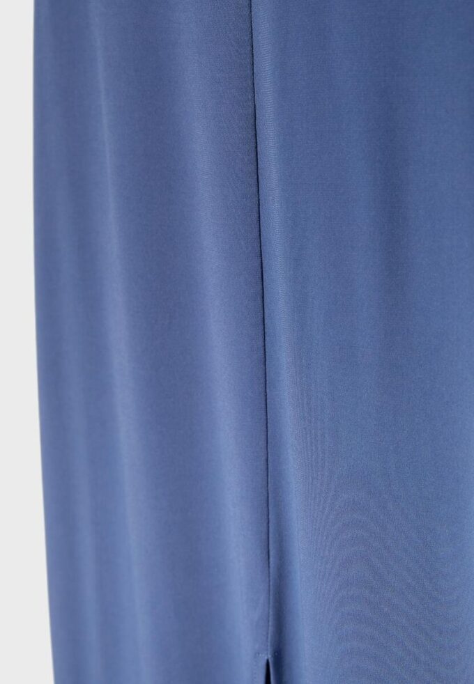 Vestido Midi com Alças Halter e Costas Descubertas Vestido Midi com Alças Halter e Costas Descubertas