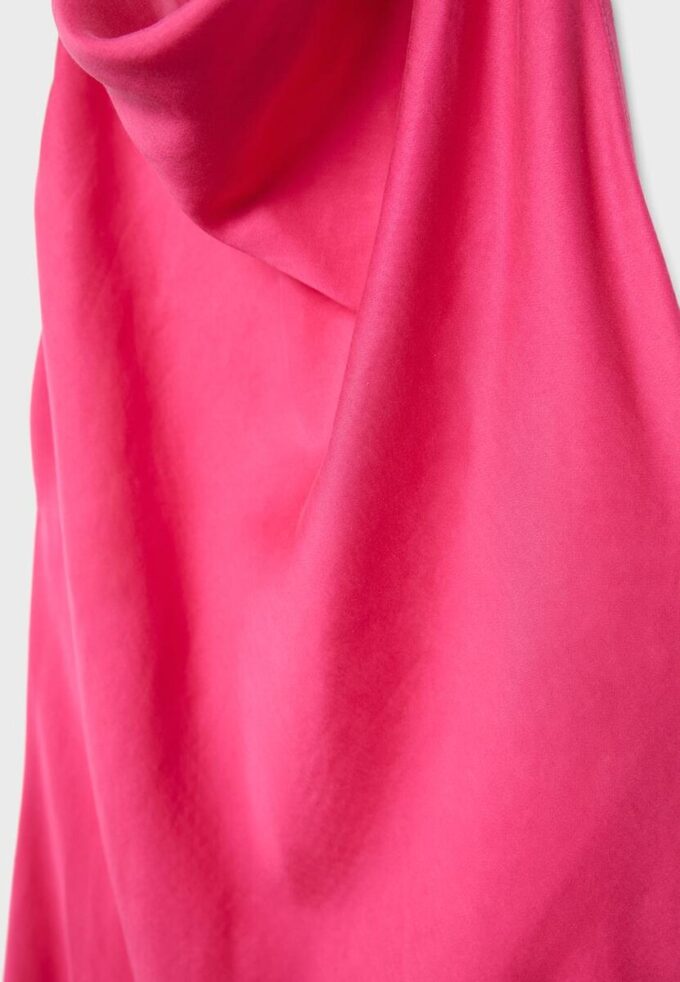 Vestido Midi com Alças Halter e Costas Descubertas Vestido Midi com Alças Halter e Costas Descubertas