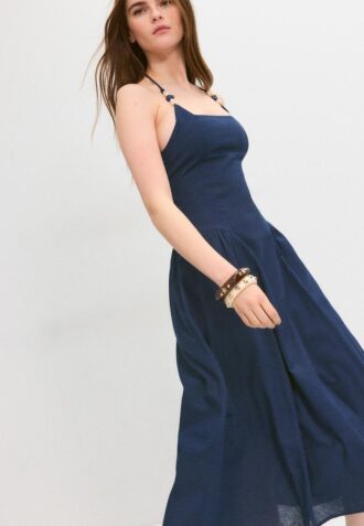 Vestido midi com decote halter e detalhes em contas Vestido midi com decote halter e detalhes em contas