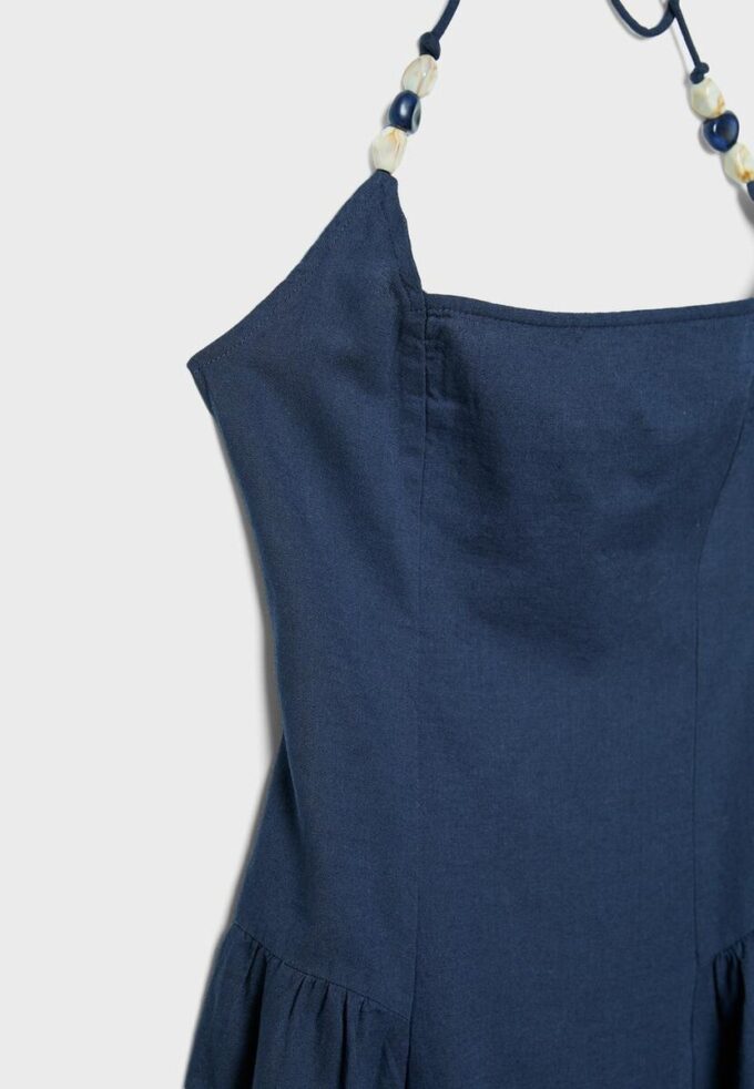 Vestido midi com decote halter e detalhes em contas Vestido midi com decote halter e detalhes em contas