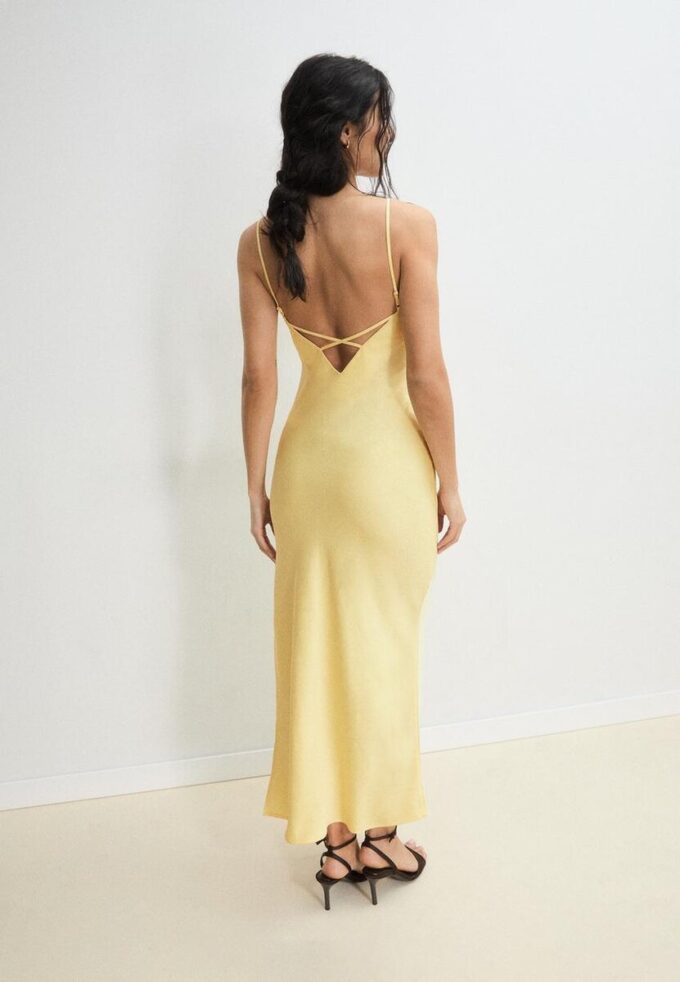 Vestido midi de cetim Vestido midi de cetim