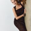 Vestido midi de tule com decote quadrado Vestido midi de tule com decote quadrado
