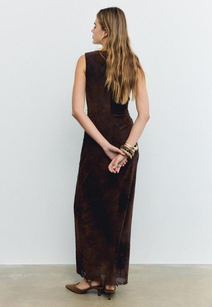 Vestido midi de tule com decote quadrado Vestido midi de tule com decote quadrado