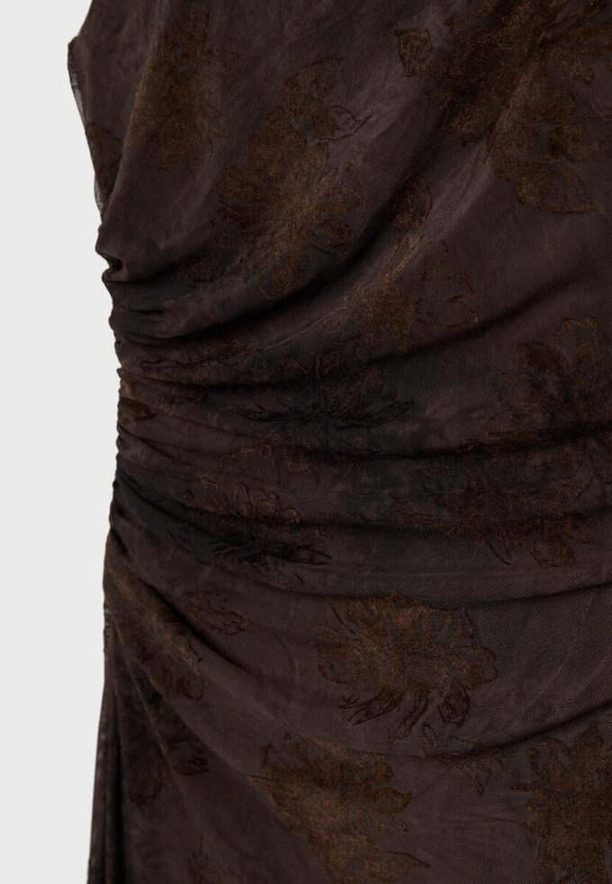 Vestido midi de tule com decote quadrado Vestido midi de tule com decote quadrado