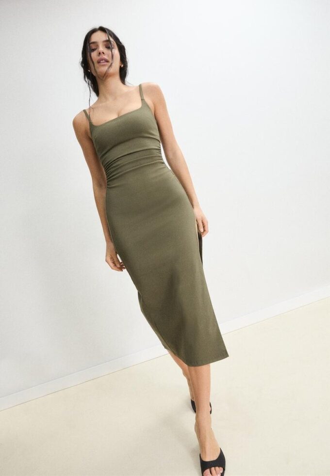 Vestido Midi em Bengaline com Decote Quadrado Vestido Midi em Bengaline com Decote Quadrado