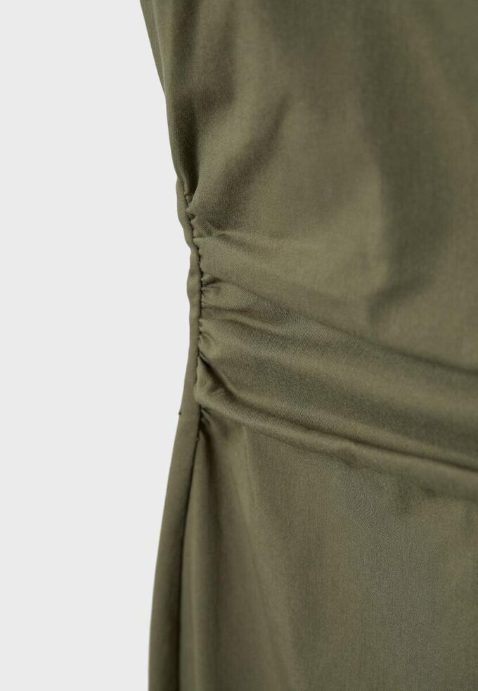Vestido Midi em Bengaline com Decote Quadrado Vestido Midi em Bengaline com Decote Quadrado