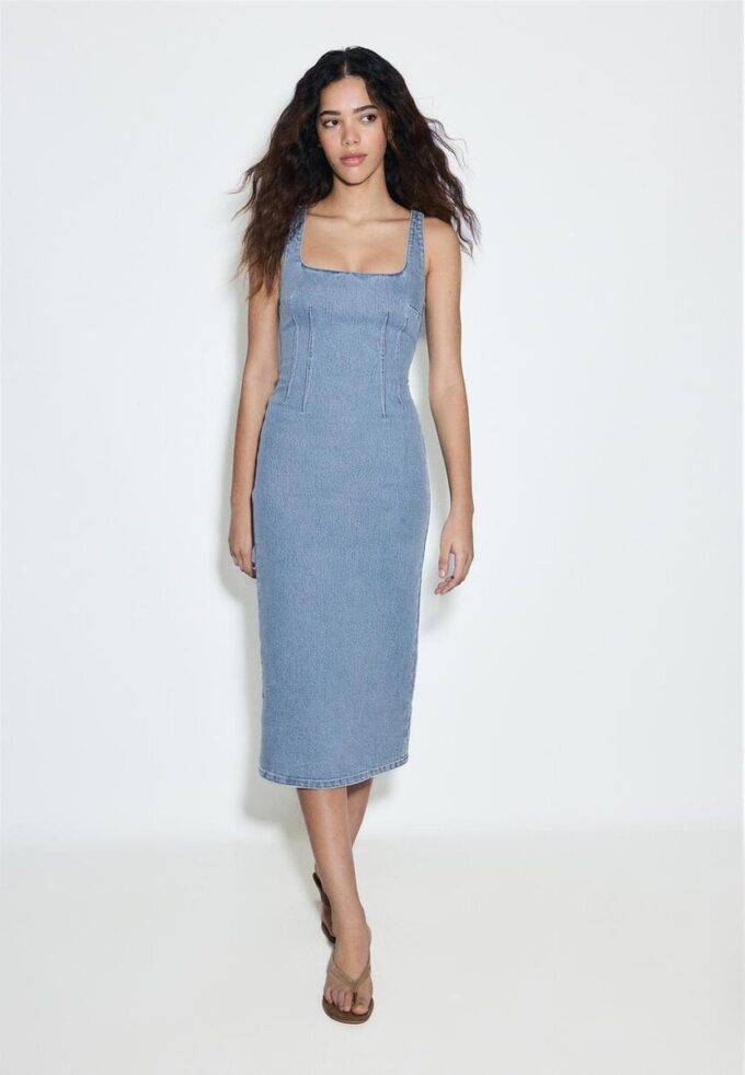 Vestido midi em ganga Vestido midi em ganga
