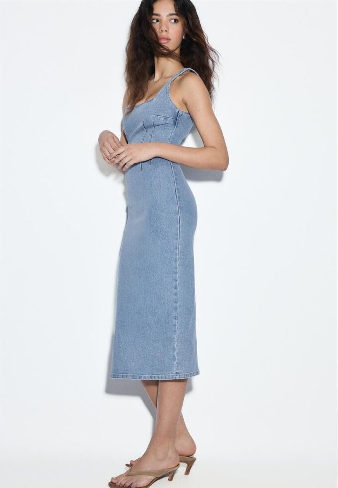 Vestido midi em ganga Vestido midi em ganga
