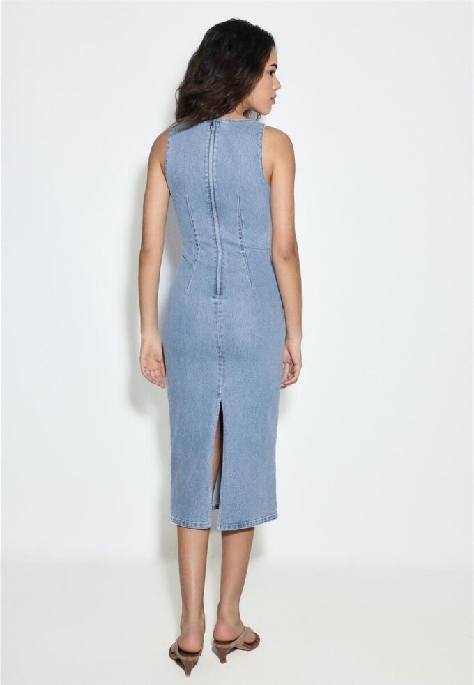 Vestido midi em ganga Vestido midi em ganga