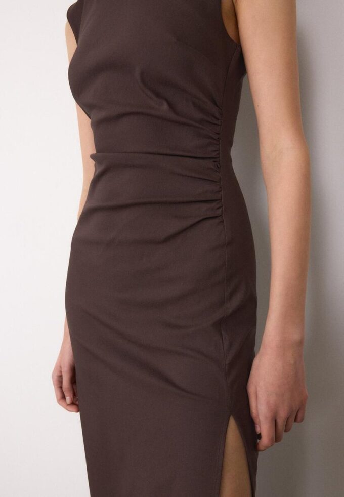 Vestido Midi Sem Mangas em Bengalina Vestido Midi Sem Mangas em Bengalina
