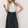 Vestido midi sem mangas em dois materiais com cinto