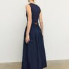 Vestido midi sem mangas em dois materiais com cinto