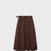 Vestido midi sem mangas em dois materiais com cinto