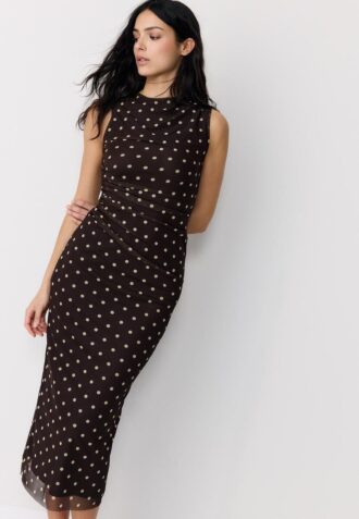 Vestido midi sem mangas em tule às bolinhas
