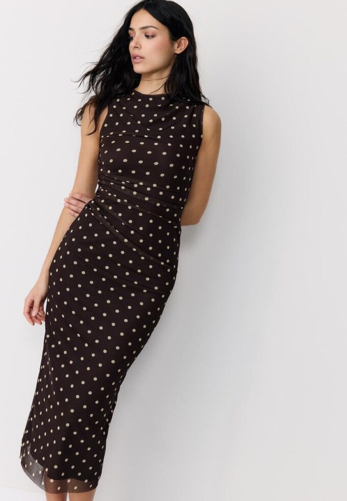 Vestido midi sem mangas em tule às bolinhas Vestido midi sem mangas em tule às bolinhas